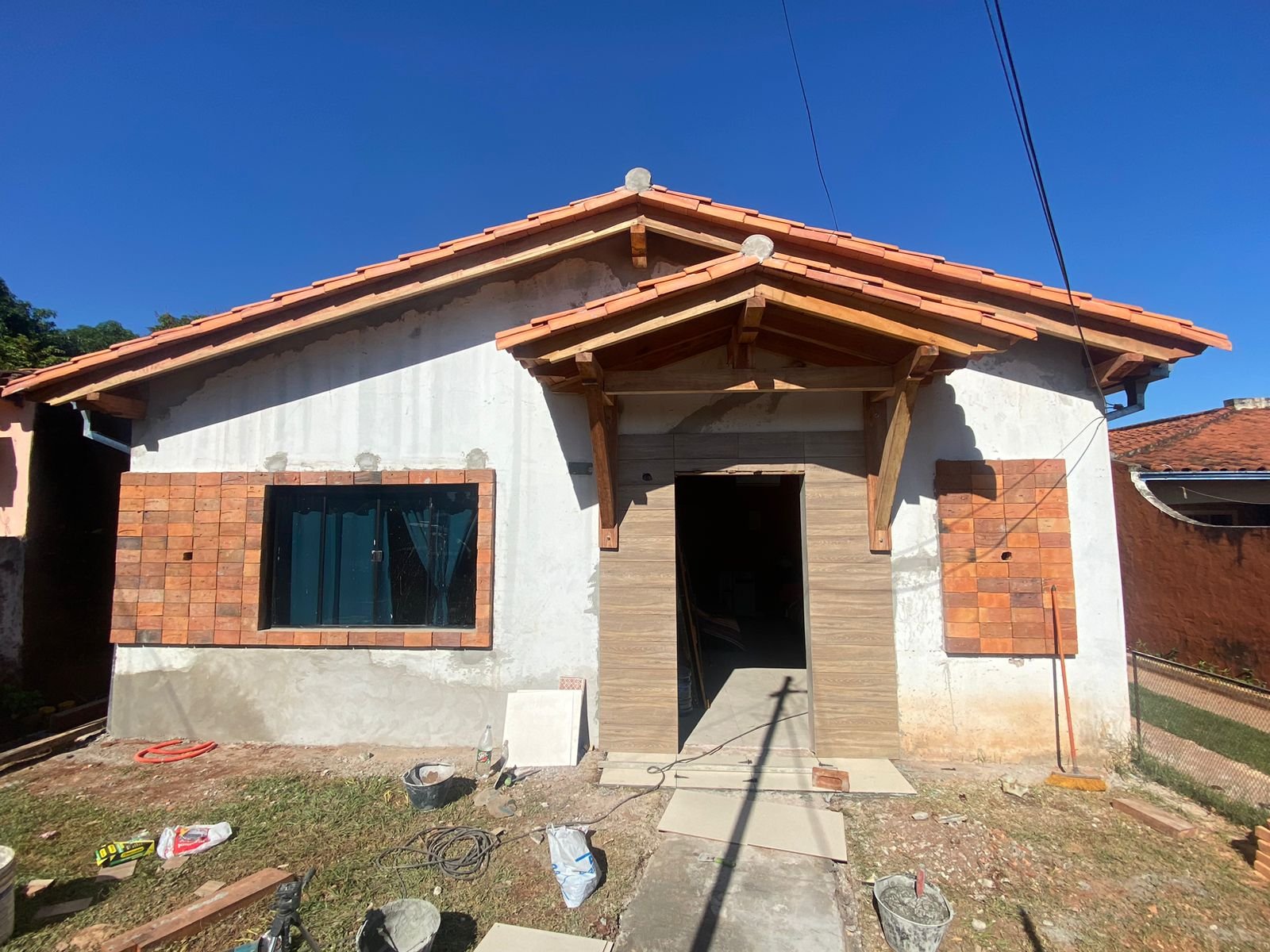 Fachada durante la obra antes de la terminacion, San Lorenzo - OGA Constructora