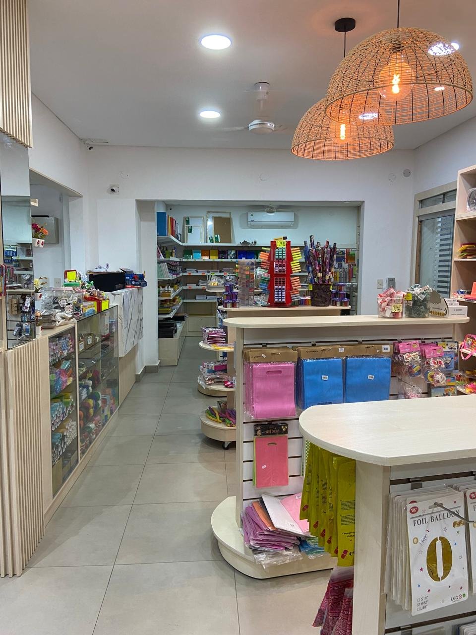 Interior terminado de la libreria San Buenaventura, Yaguaron - OGA Constructora