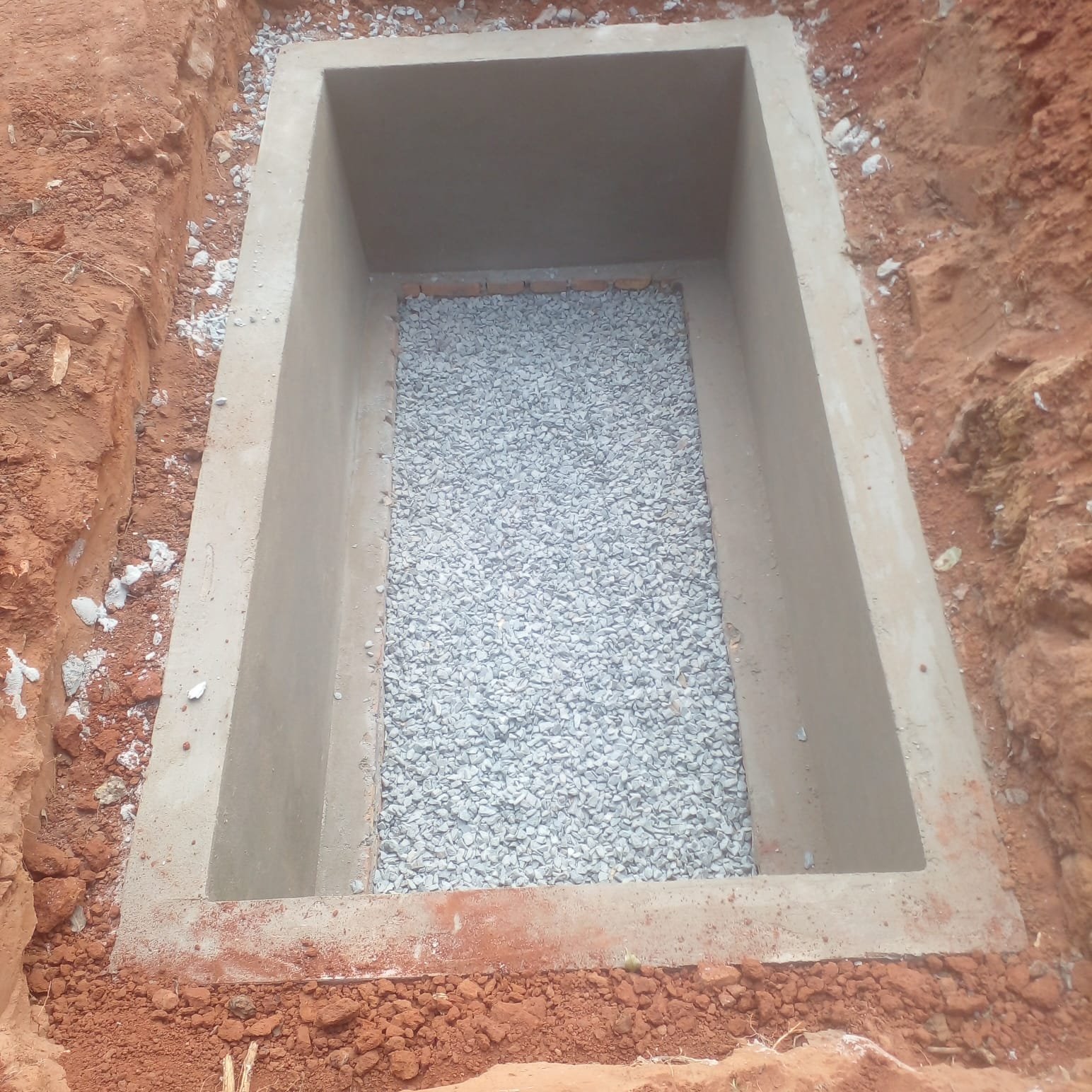 Estructura de espejo de agua en construccion, memorial Hermanas Dominicas - OGA Constructora