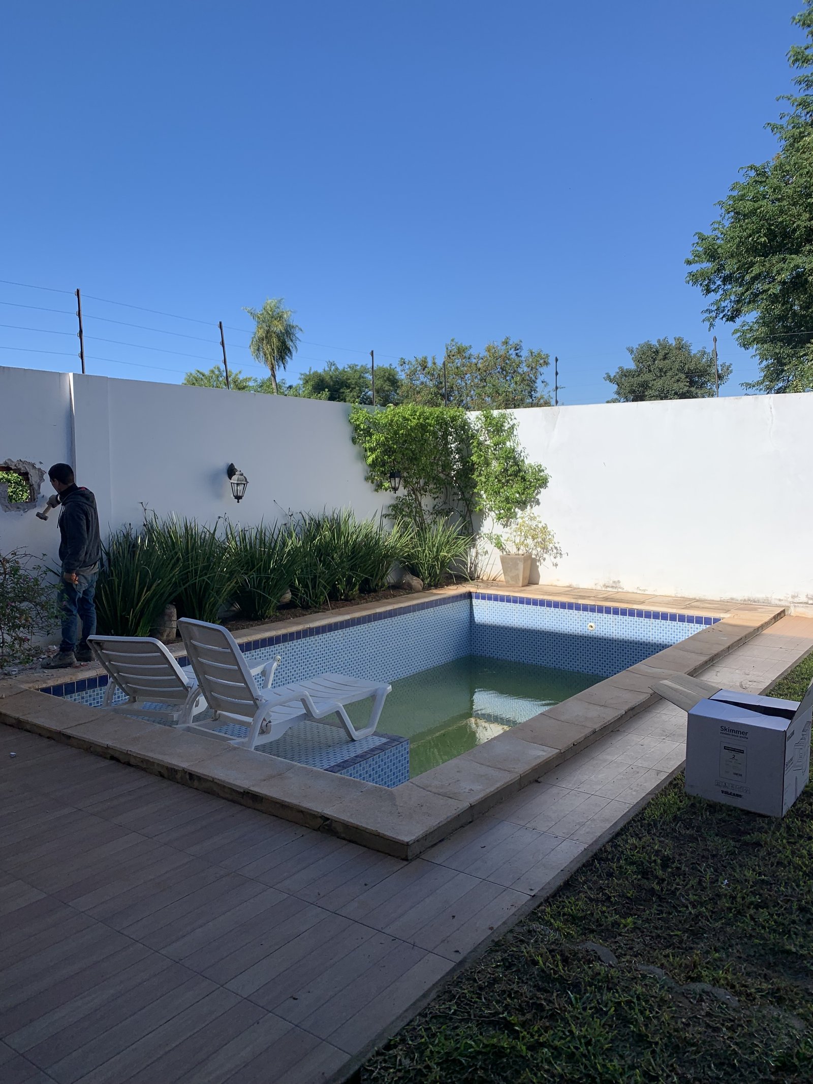 Patio con piscina terminada, Loma Pyta - OGA Constructora