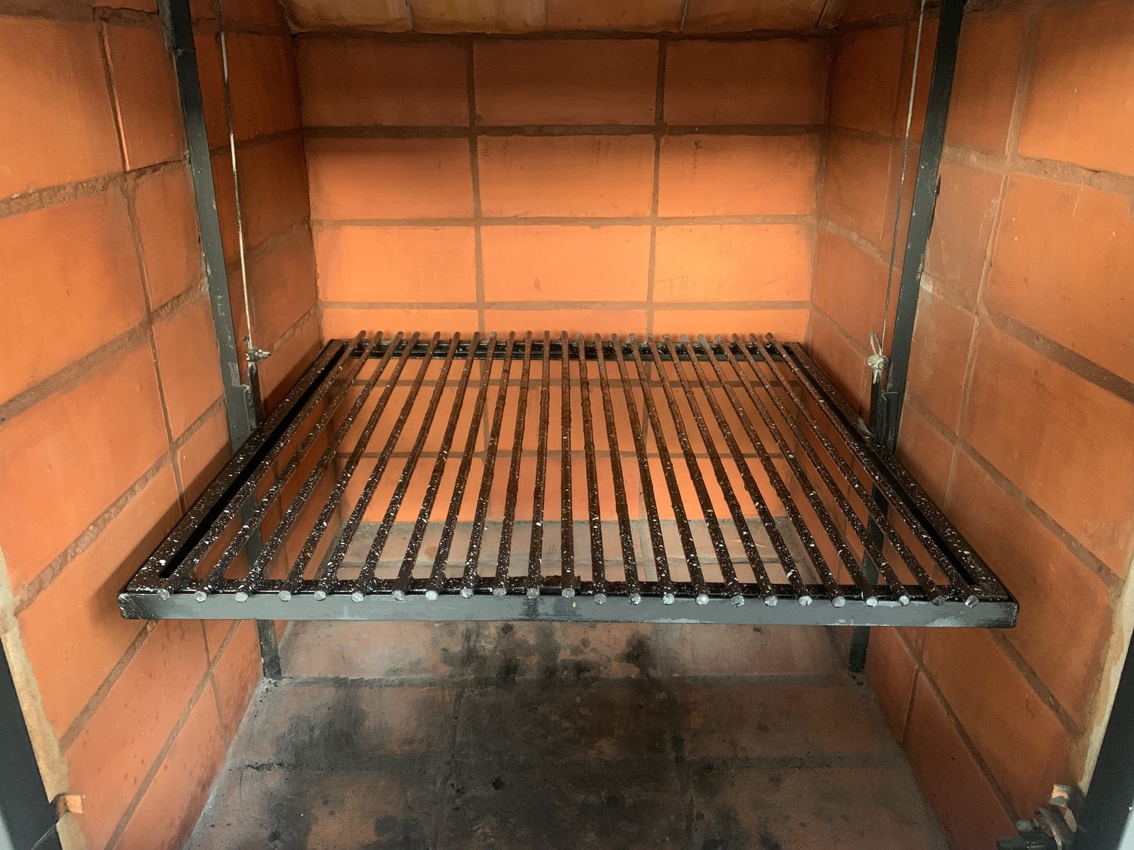 Detalle de la parrilla del quincho, San Lorenzo - OGA Constructora
