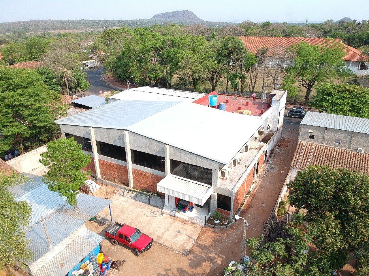 Vista aerea del Supermercado Na Vero terminado, Yaguaron - OGA Constructora