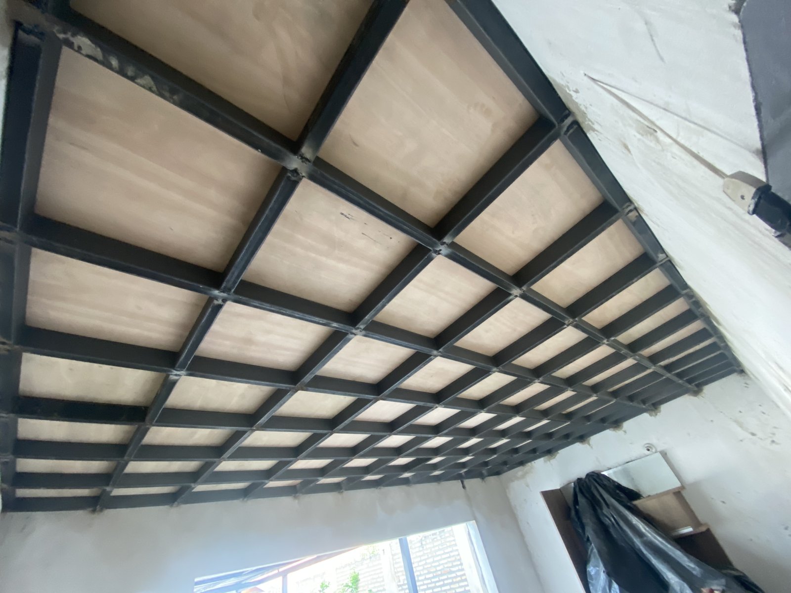 Estructura de techo metalico del supermercado en obra, Yaguaron - OGA Constructora