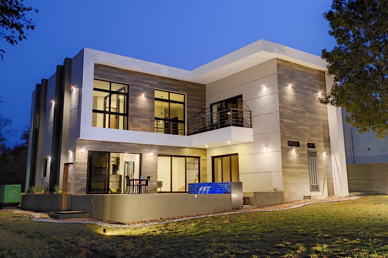 Vivienda moderna de dos plantas - Aqua Village