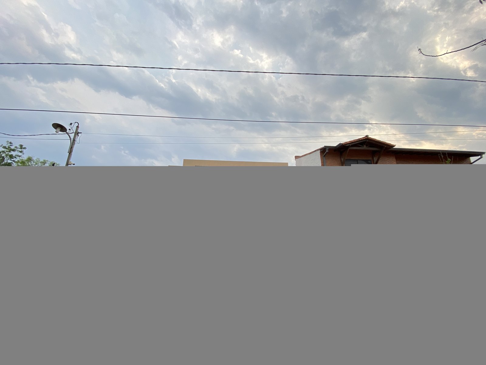 Exterior de vivienda terminada en ladrillo visto - OGA Constructora