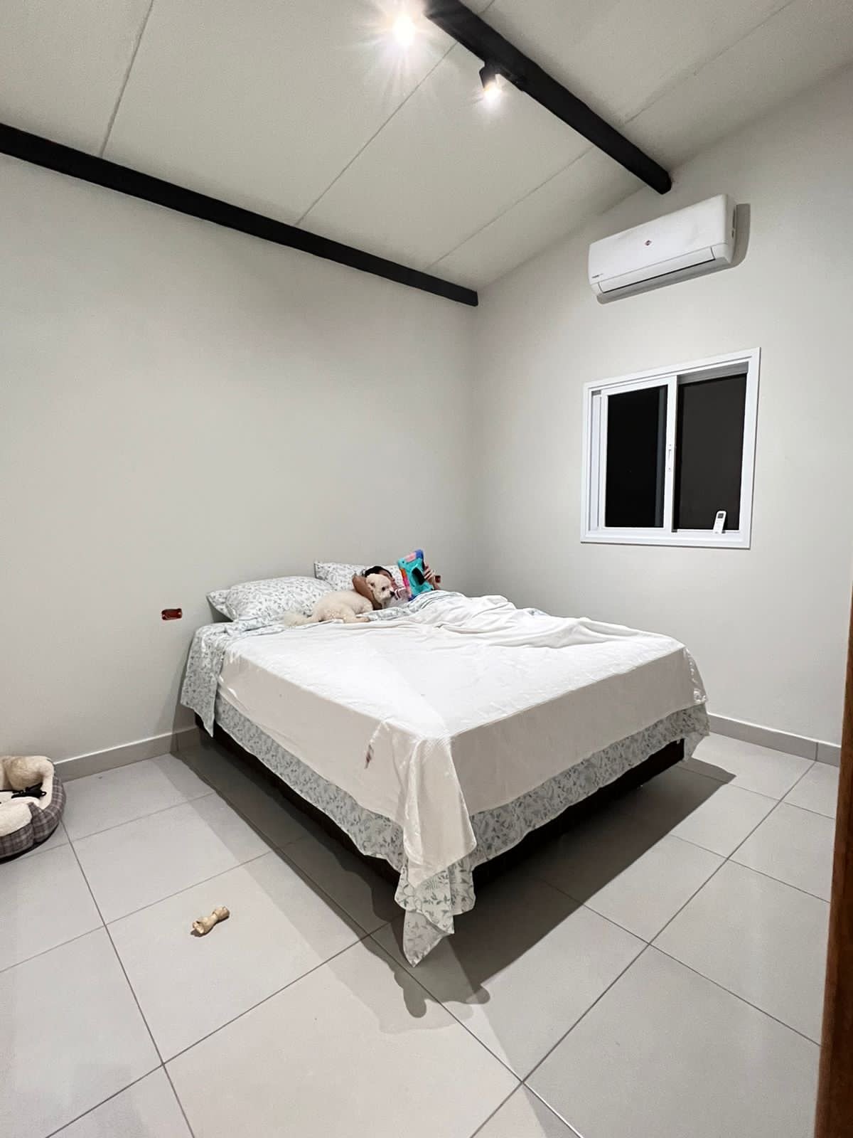 Dormitorio terminado de vivienda en Yaguaron - OGA Constructora