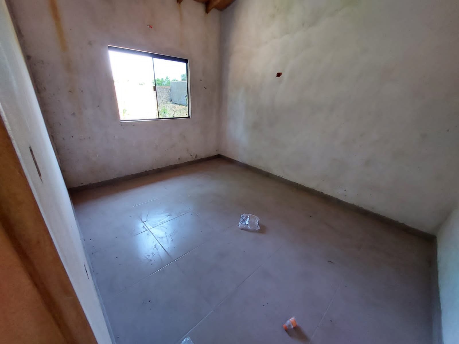 Vista lateral de vivienda terminada en Luque - OGA Constructora