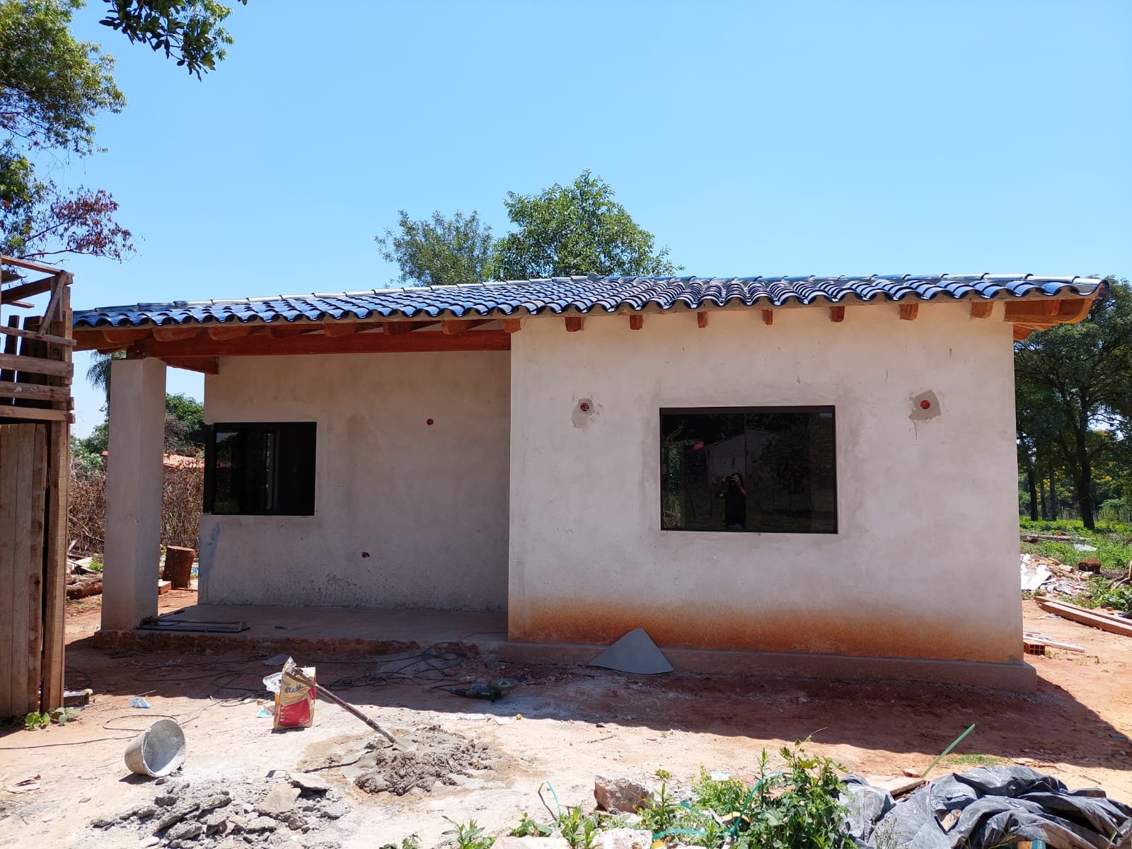 Avance de obra: muros de ladrillo de vivienda, Luque - OGA Constructora